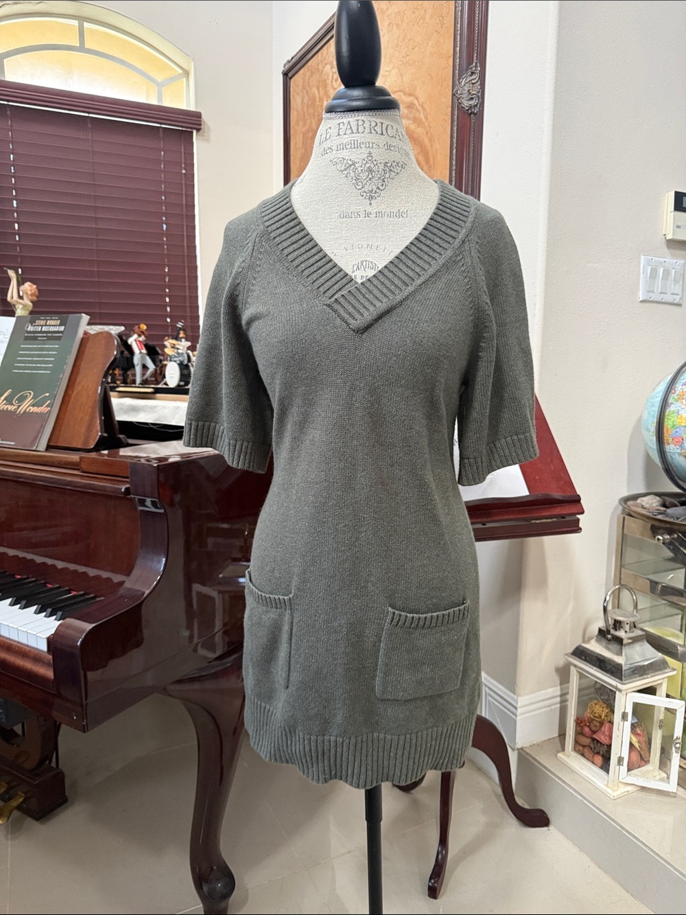 Banana Republic Olive V-Neck Short Sleeve Pocket Sweater/Tunic
